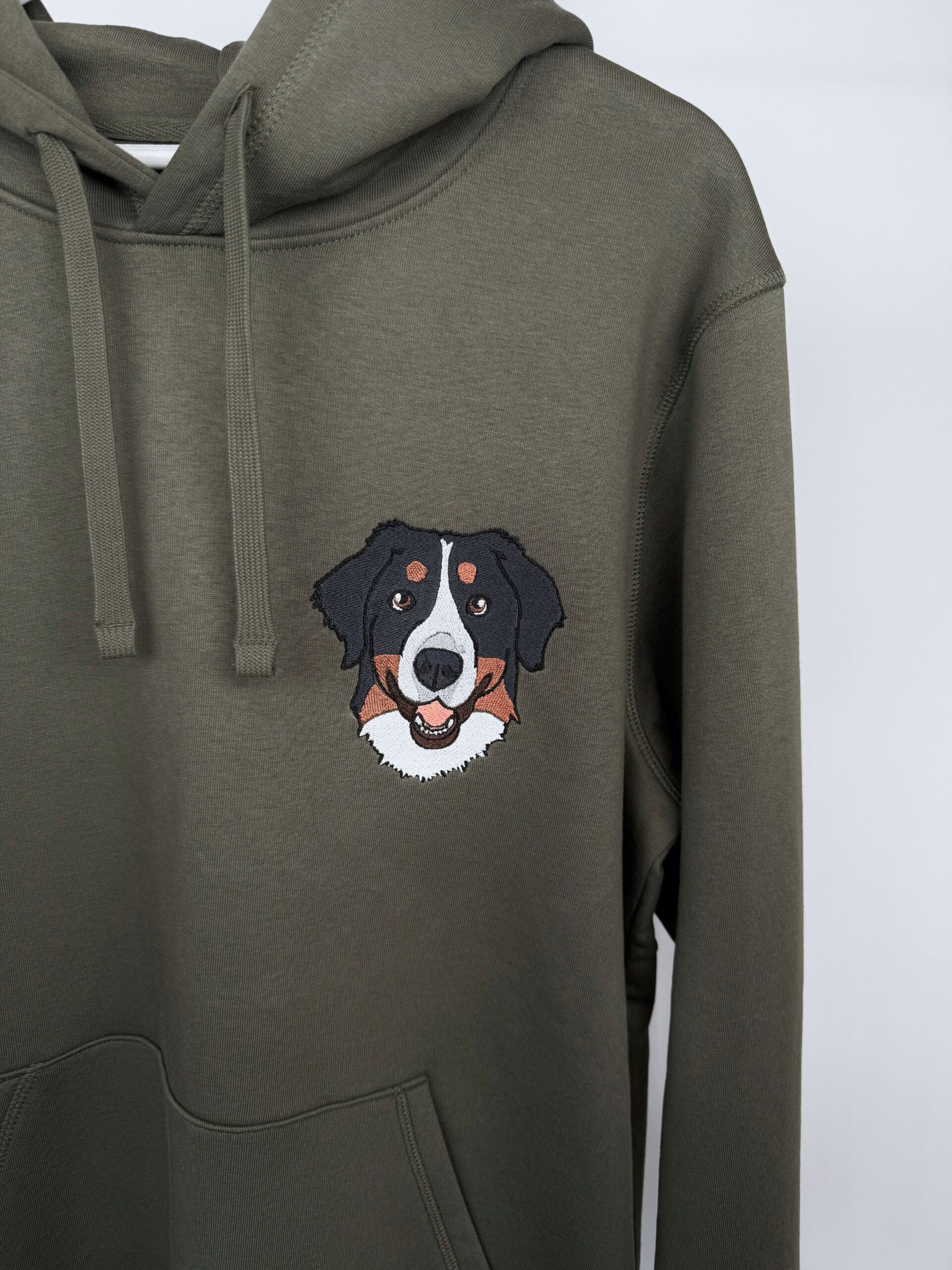 Sudadera personalizada con mascota bordada