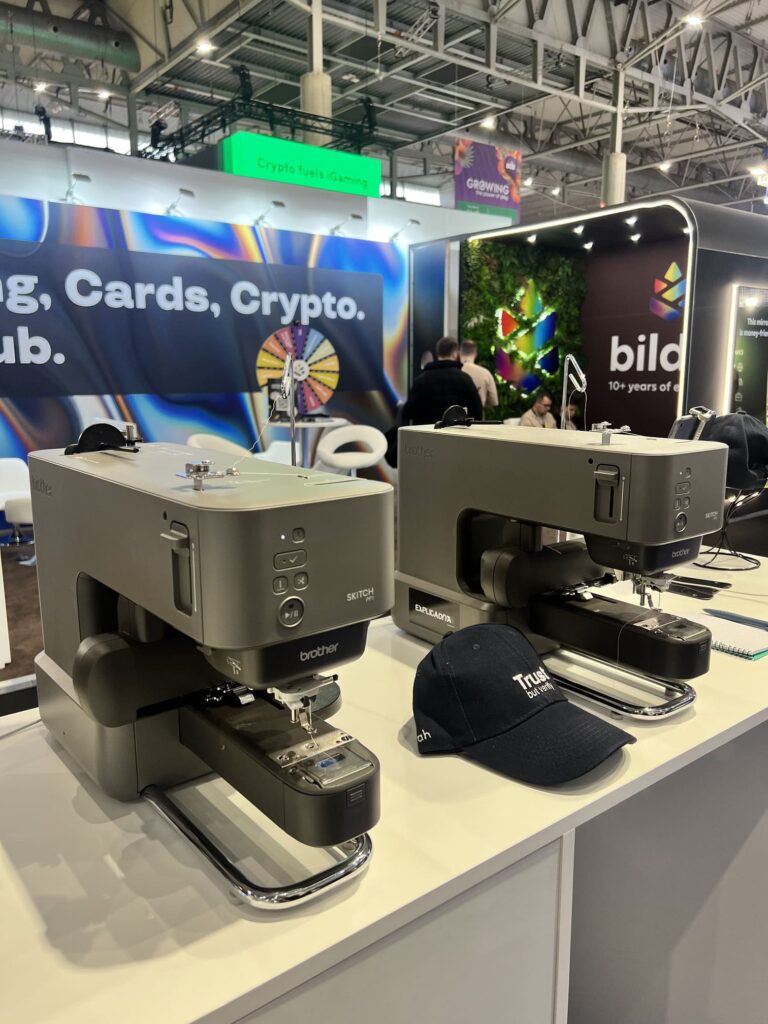 Stand de bordado en directo de Lilium Barcelona