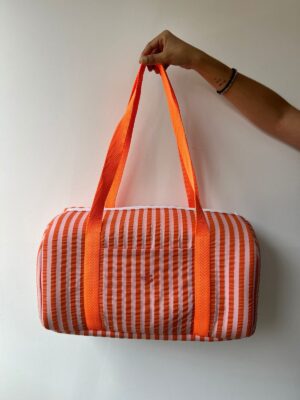 Bolsa de deporte Emma de rayas rosa y naranja con asas de cinta naranja