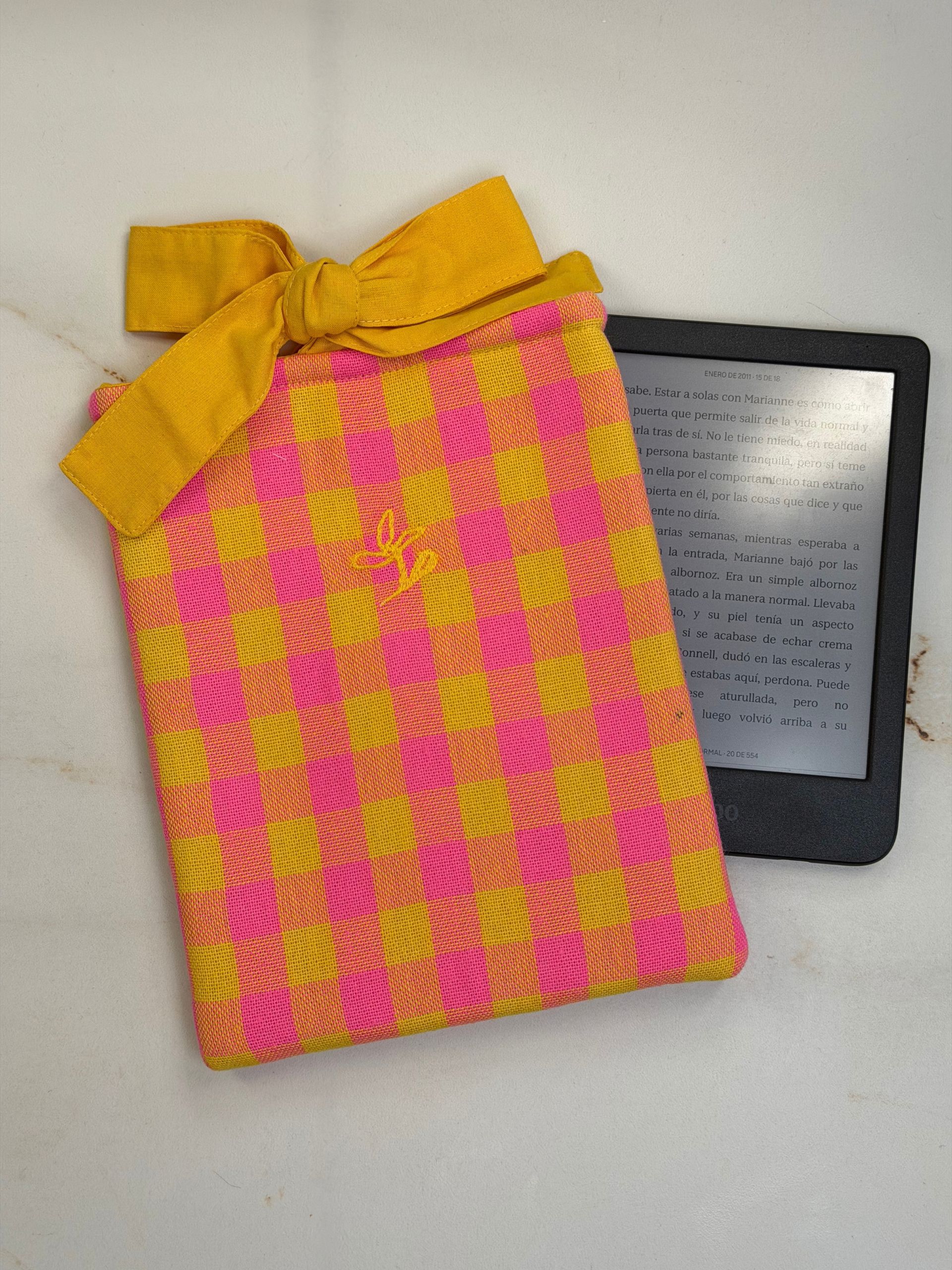 Funda de ebook Ágatha amarillo/rosa