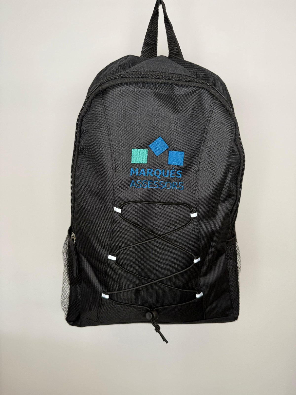 Mochila corporativa con logo bordado de Marquès Assessors
