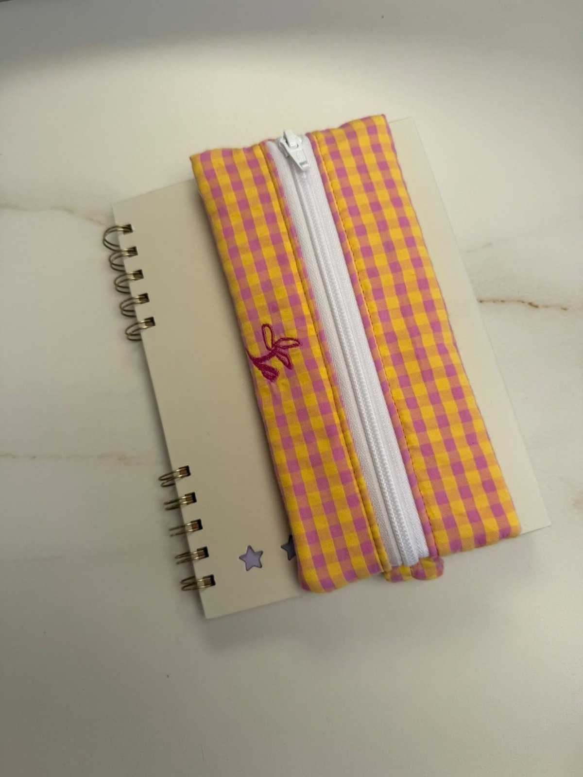 Estuche Mia amarillo/rosa