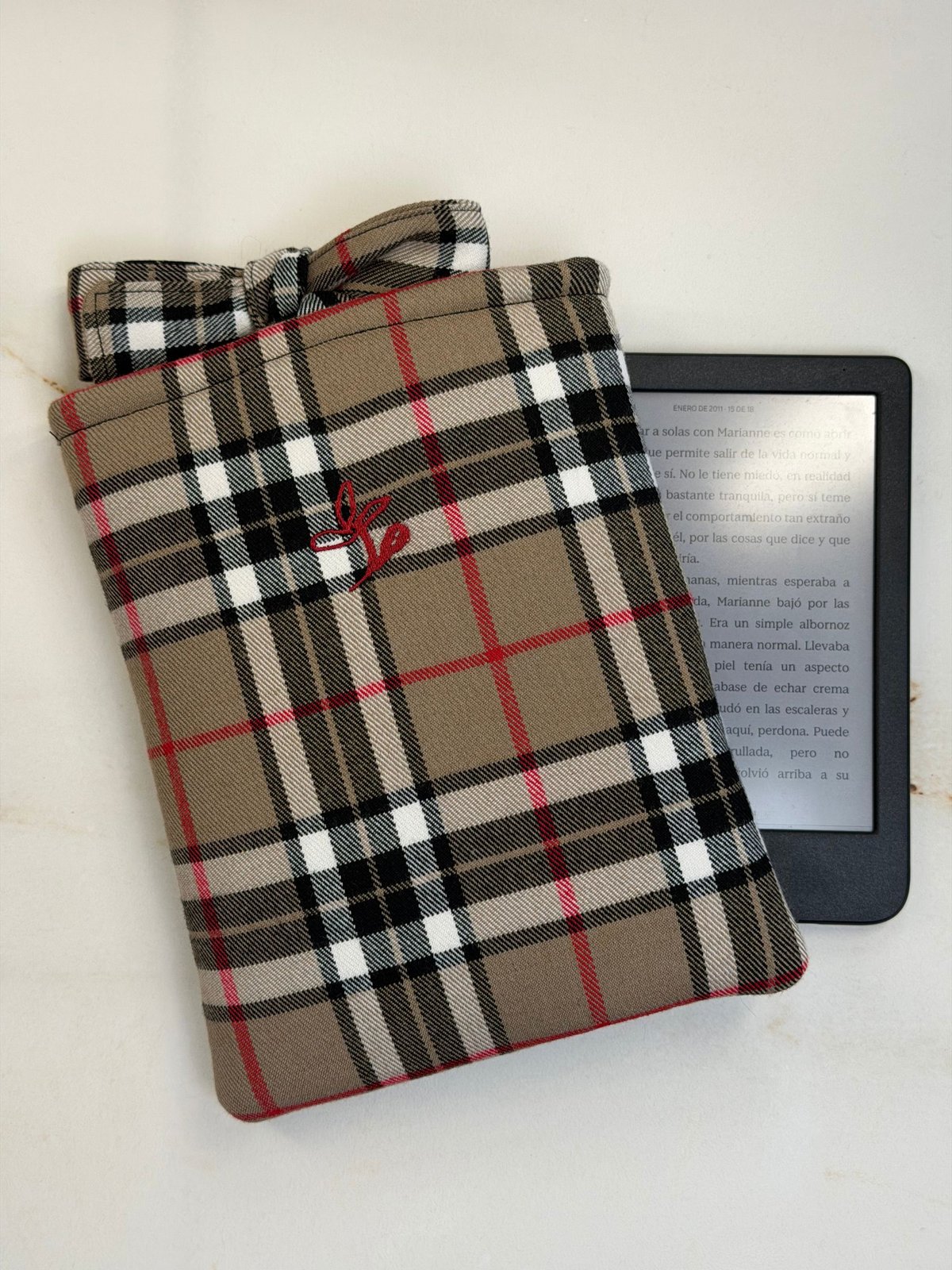 Funda de ebook Ágatha tartán camel