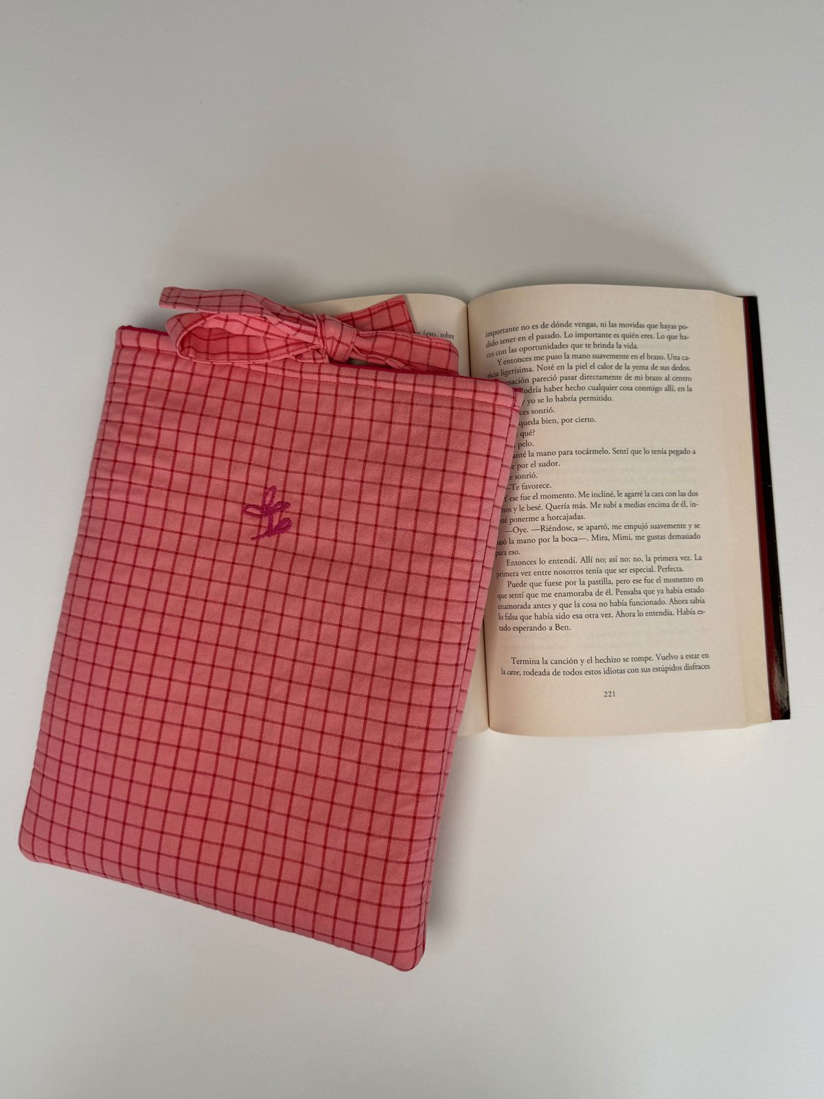 Funda de libro Ágatha cuadros rosa